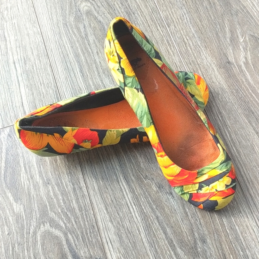Floral Rattan Rocket Dog Flats - Picture 4 of 8